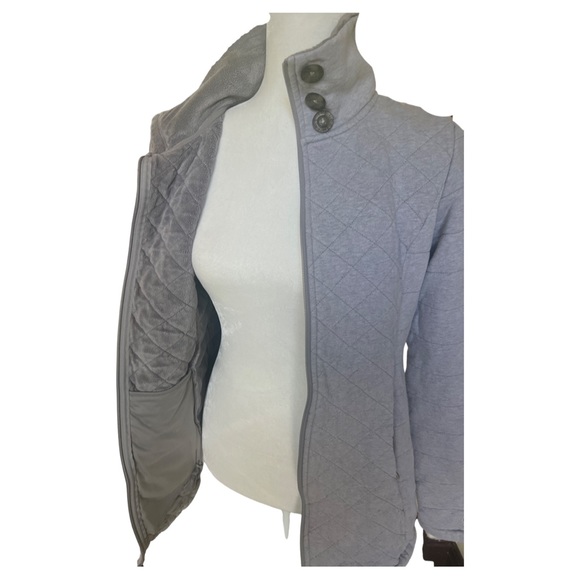 North Face Gray Jacket. Great Condition! Only worn a couple of times. Size M. - Picture 2 of 3